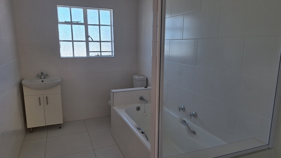 To Let 4 Bedroom Property for Rent in Lovemore Heights Estate Eastern Cape